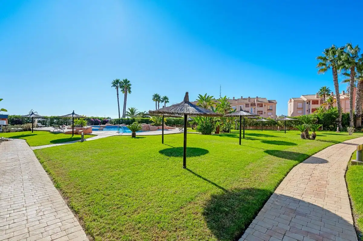 Jardí de Apartament en venda en Orihuela amb Aire condicionat, Jardí privat i Terrassa