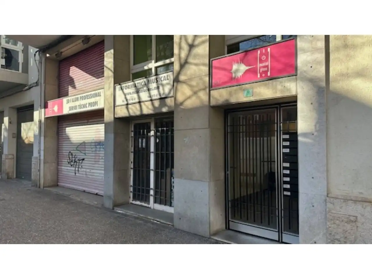 Locale commerciale in vendita a Calle Rutlla 152, imagen 2