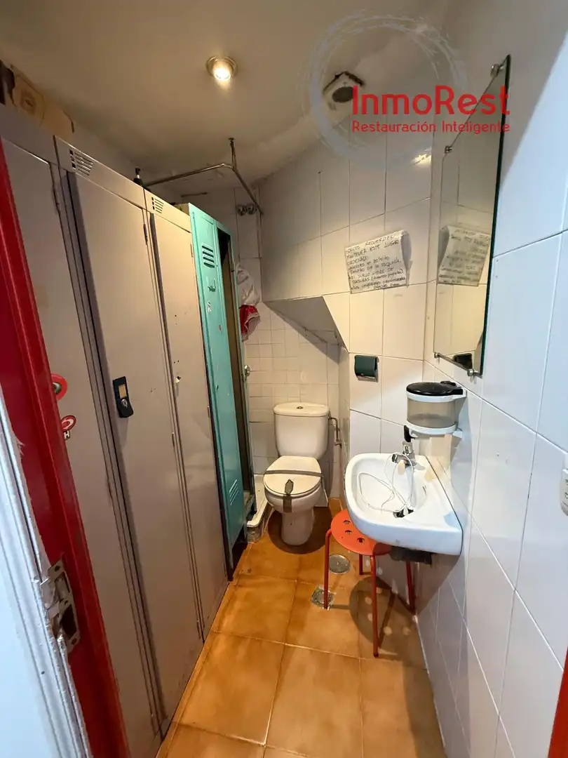 Baño de Local de alquiler en Madrid con Aire acondicionado