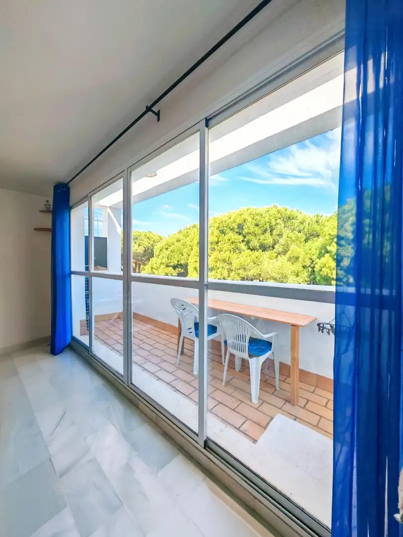 Apartamento con terraza en venta en Novo Sancti Petri, imagen 14
