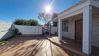 Vista exterior de Casa o xalet en venda en Alfajarín amb Calefacció, Jardí privat i Piscina