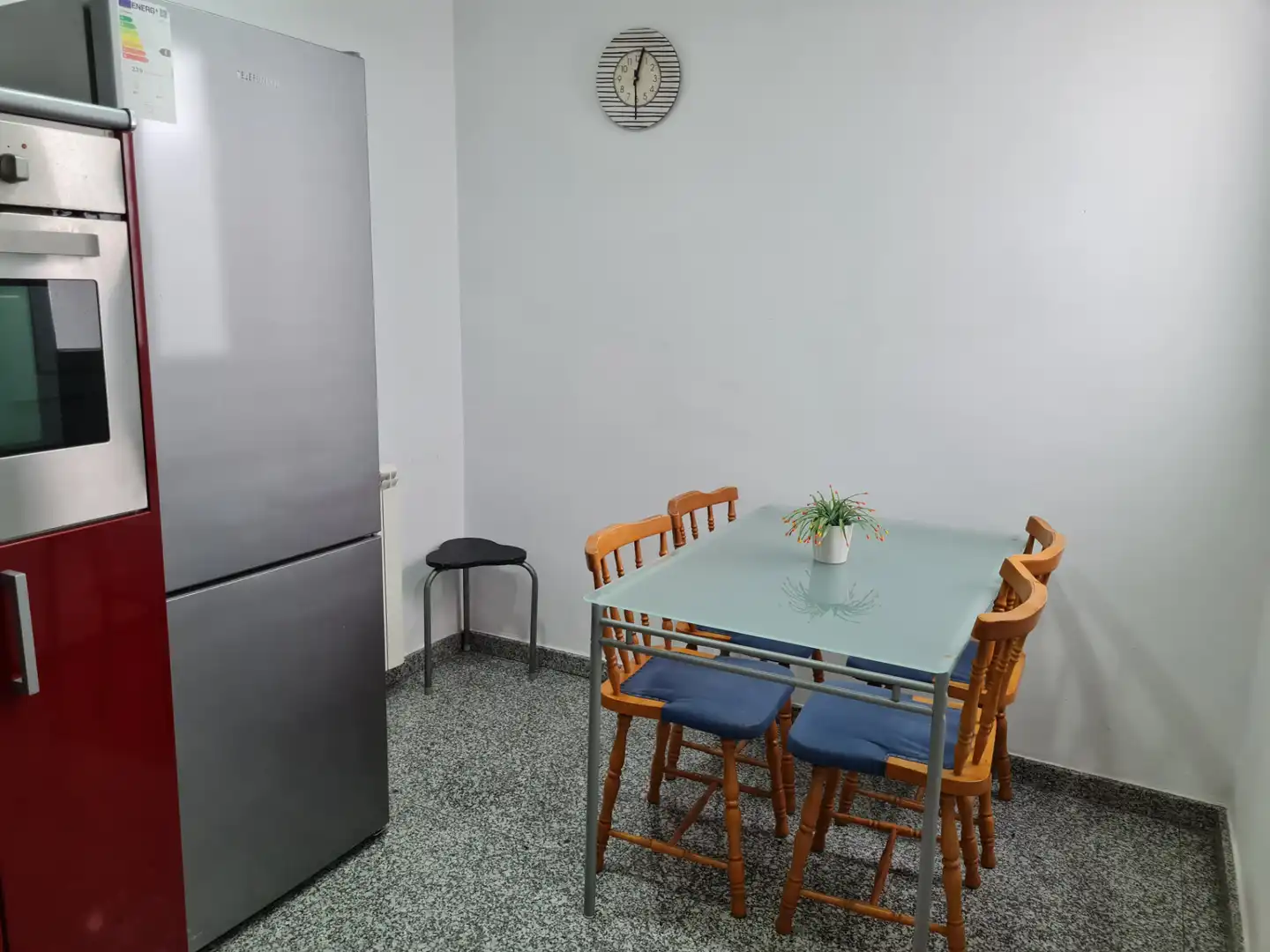 Cuina de Àtic de lloguer en Girona amb Aire condicionat, Calefacció i Parquet
