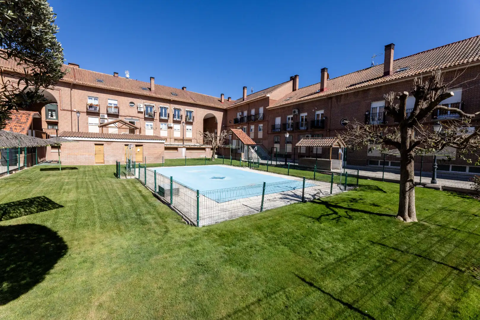 Jardín de Piso en venta en Ajalvir con Aire acondicionado, Calefacción y Jardín privado