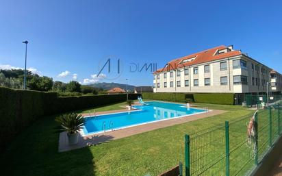 Piscina de Pis en venda en Vigo  amb Piscina