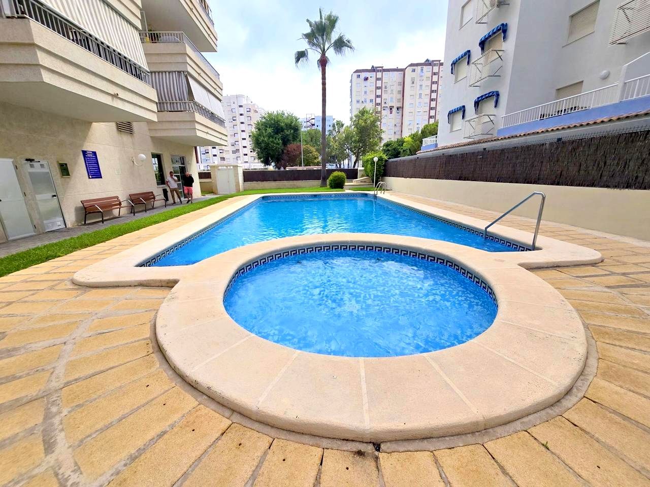 Piscina de Apartament en venda en Gandia amb Terrassa, Traster i Moblat