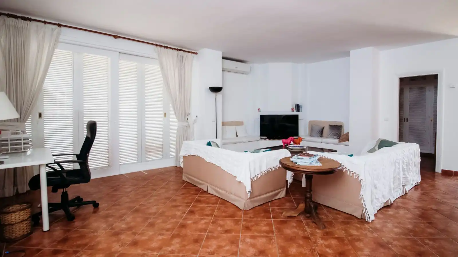 Sala de estar de Piso en venta en Marbella con Aire acondicionado, Terraza y Amueblado