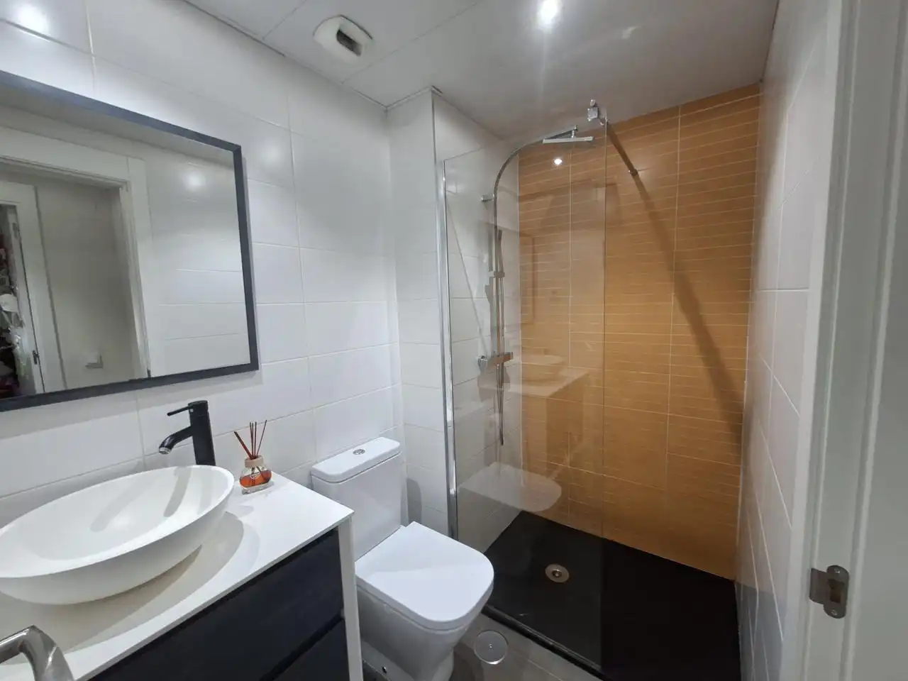 Bathroom of Flat for sale in Madrid  with Air Conditioner, Heating and Terrace