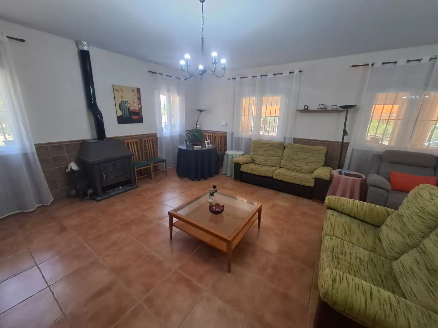 Sala d'estar de Finca rústica en venda en Fernán Caballero amb Aire condicionat, Calefacció i Traster
