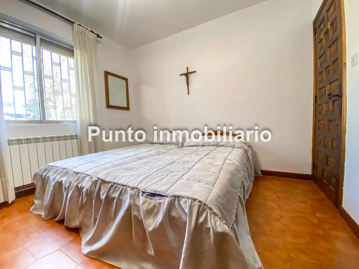 Sala de estar de Casa adosada en venta en Tudela de Duero con Calefacción, Jardín privado y Terraza