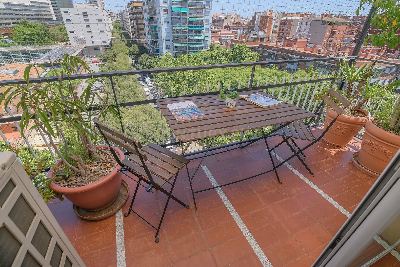 Terrasse von Wohnung zum Verkauf in Barcelona mit Klimaanlage, Ofen und Mikrowelle