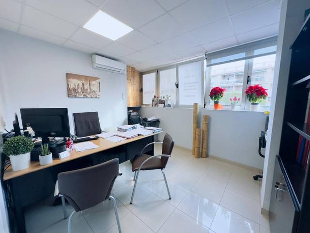 Oficina en Alquiler en Roquetas Pueblo