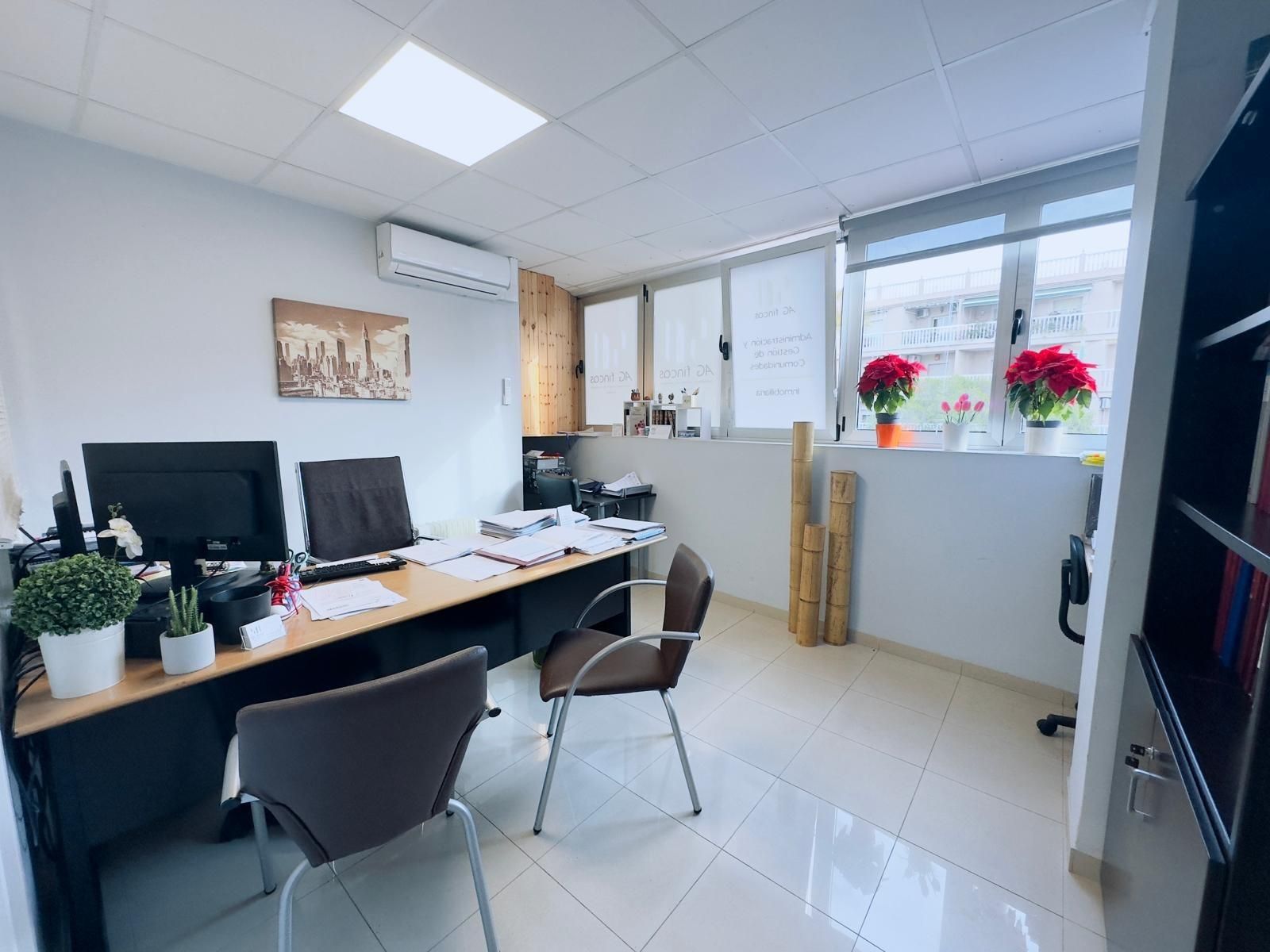 Office to rent in Roquetas de Mar