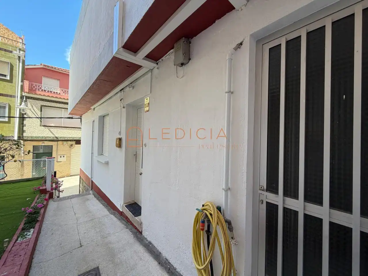 Vista exterior de Casa o chalet de alquiler en Cangas  con Calefacción, Jardín privado y Parquet
