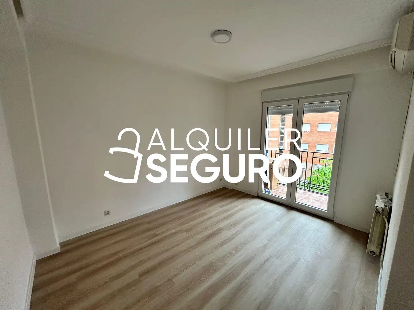 Dormitori de Pis de lloguer en  Madrid Capital amb Aire condicionat, Calefacció i Terrassa