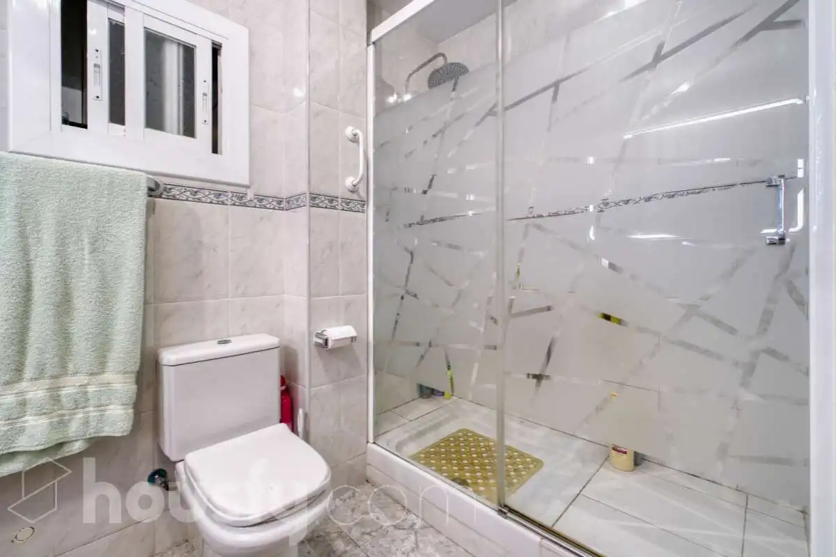 Bathroom of Flat for sale in Vilafranca del Penedès  with Air Conditioner, Heating and Storage room