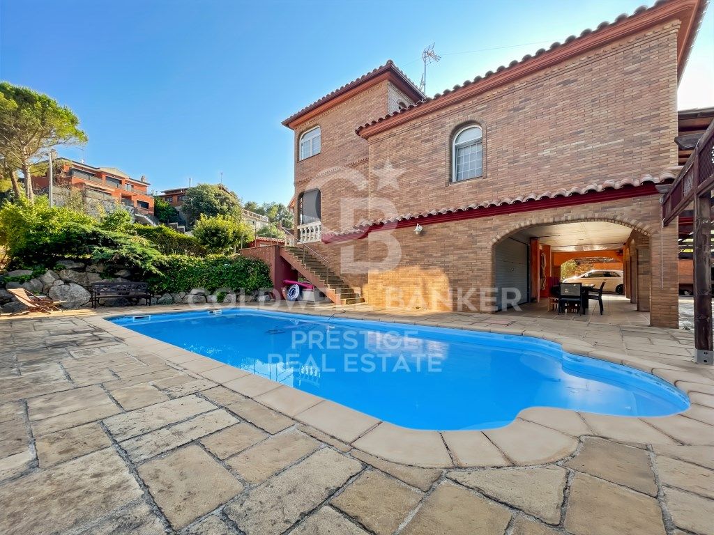 Vista exterior de Casa o chalet en venta en Begues con Aire acondicionado, Jardín privado y Terraza