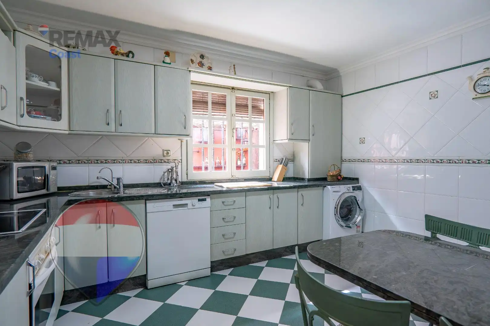 Cocina de Casa o chalet en venta en Málaga con Aire acondicionado, Calefacción y Jardín privado