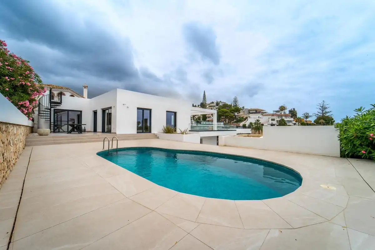 Piscina de Casa o xalet en venda en Benalmádena amb Aire condicionat, Calefacció i Jardí privat