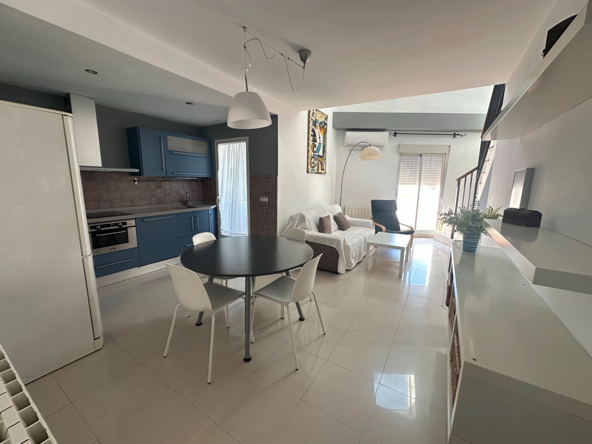 Sala d'estar de Dúplex en venda en Úbeda amb Aire condicionat, Terrassa i Moblat