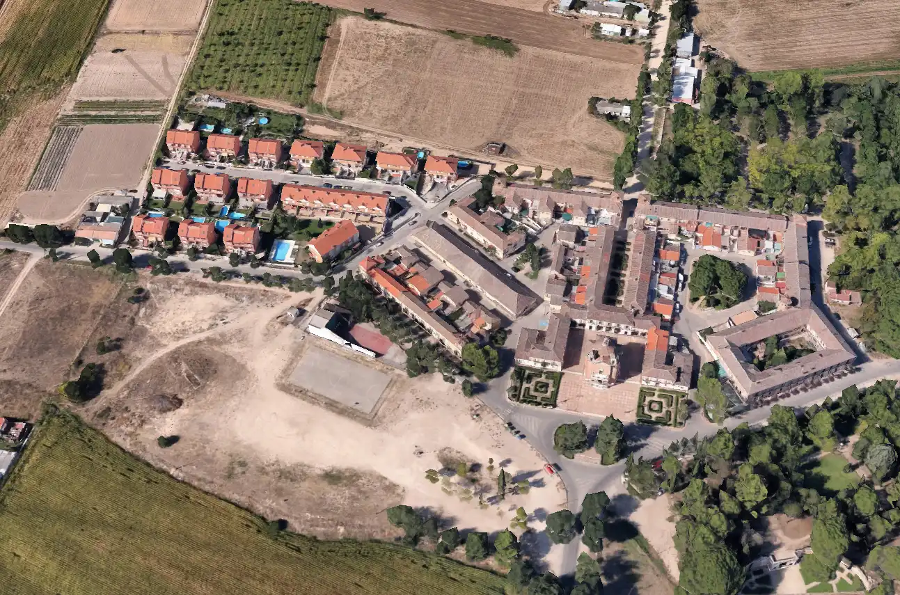Casa adosada en venda en Aranjuez amb Jardí privat, Moblat i Alarma
