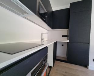 Cuina de Apartament de lloguer en  Madrid Capital amb Aire condicionat