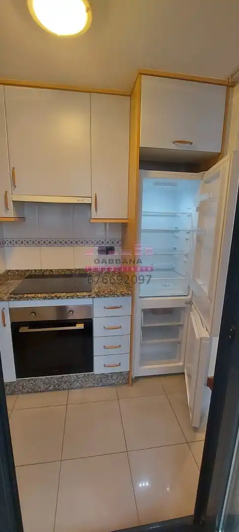 Study for rent in Avenida da Hispanidade, 48, O Castro
