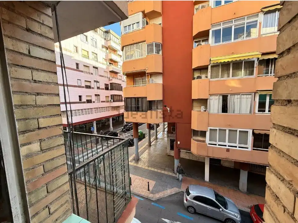 Vista exterior de Piso en venta en Benidorm con Terraza