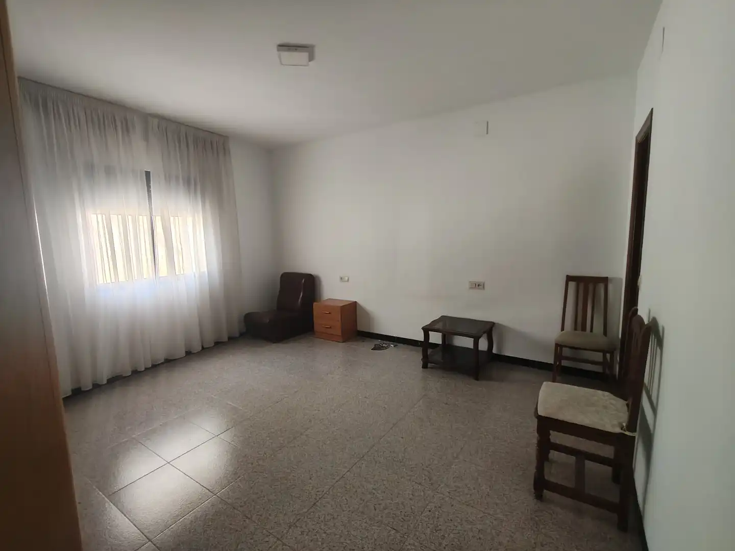 Sala d'estar de Pis en venda en Baza amb Calefacció i Moblat