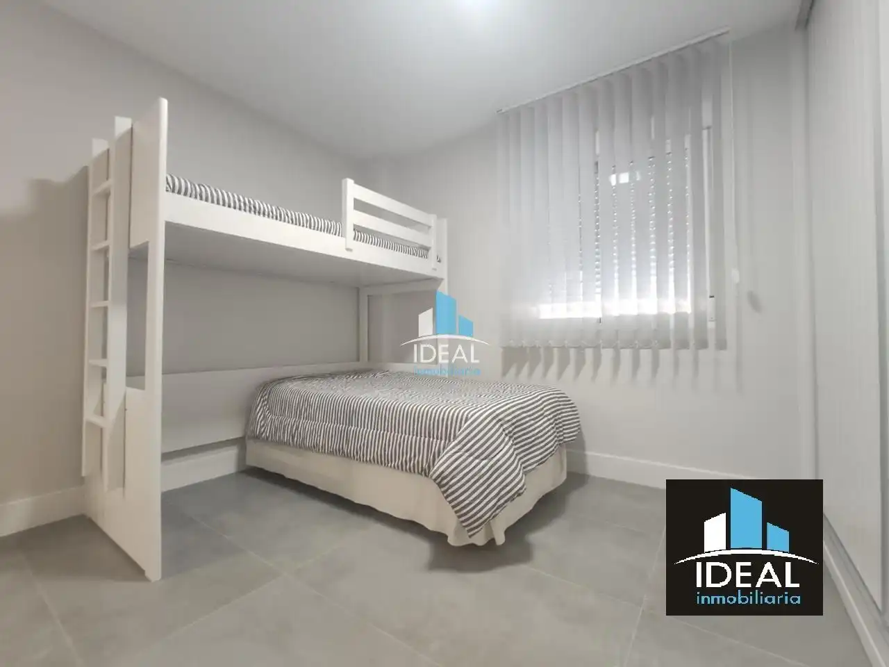Habitación de Casa adosada en venta en Villanueva de la Serena con Aire acondicionado, Calefacción y Terraza