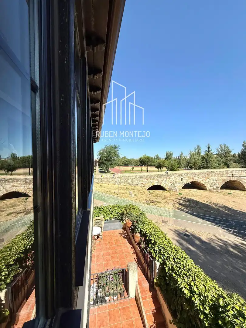 Außenansicht von Einfamilien-Reihenhaus zur Miete in Salamanca mit Heizung, Terrasse und Abstellraum