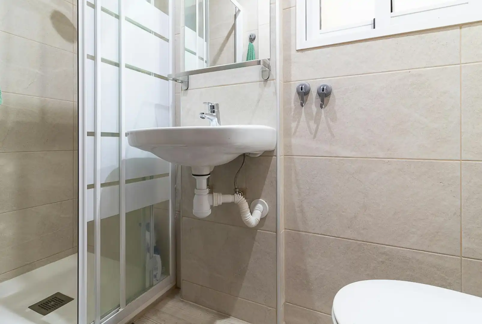 Bathroom of Flat for share in Valencia  with Air Conditioner, Heating and Furnished