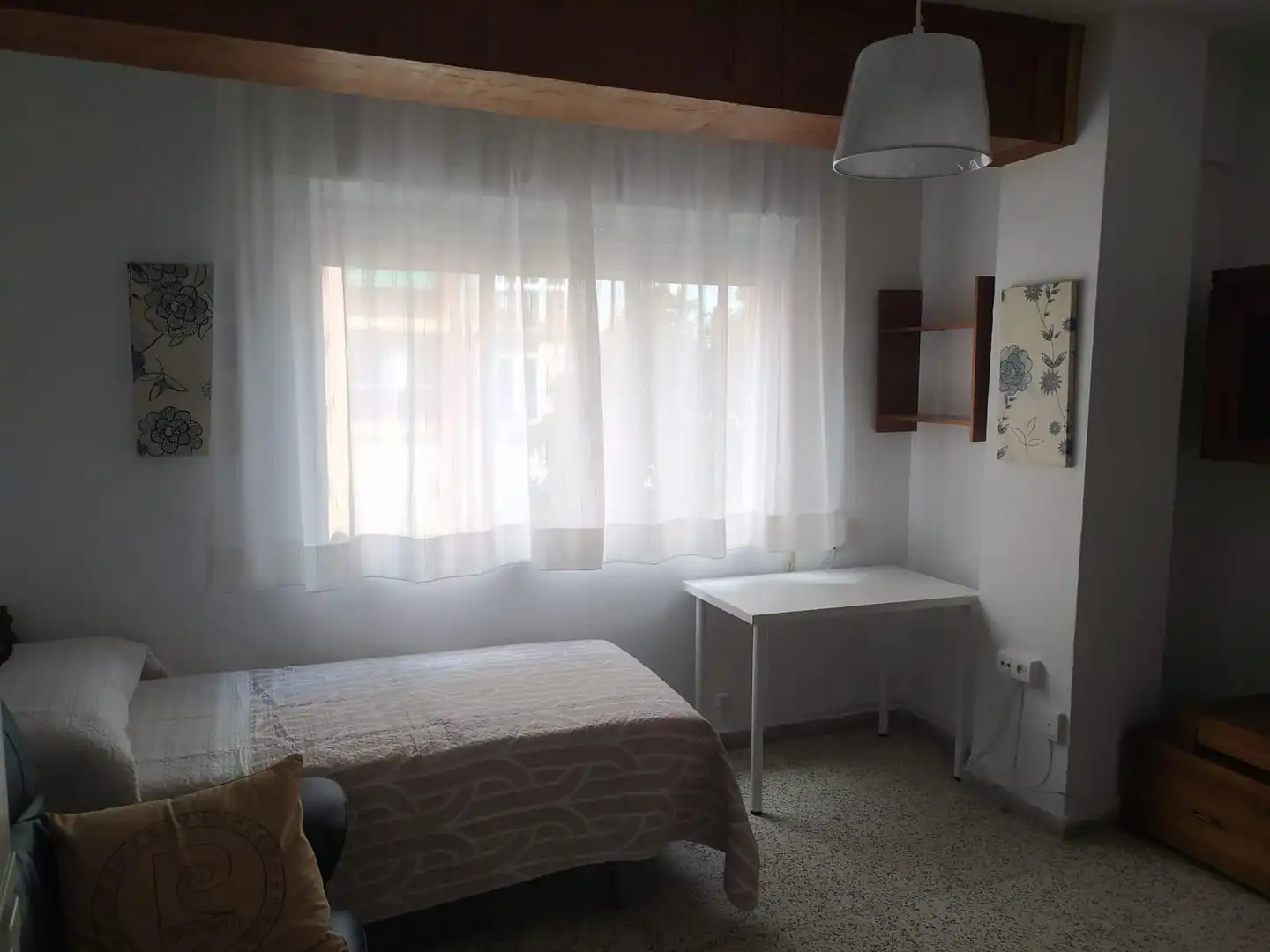 Habitación de Estudio de alquiler en Granada con Amueblado