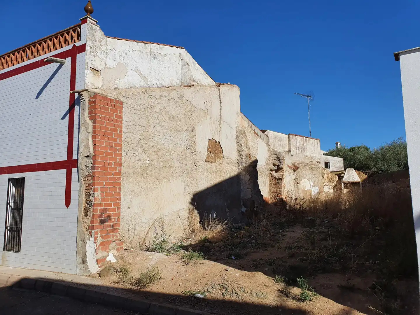Vista exterior de Casa o xalet en venda en Valverde de Llerena amb Calefacció, Terrassa i Traster