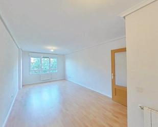Living room of Flat for sale in Torrejón de Ardoz  with Terrace, Swimming Pool and Oven