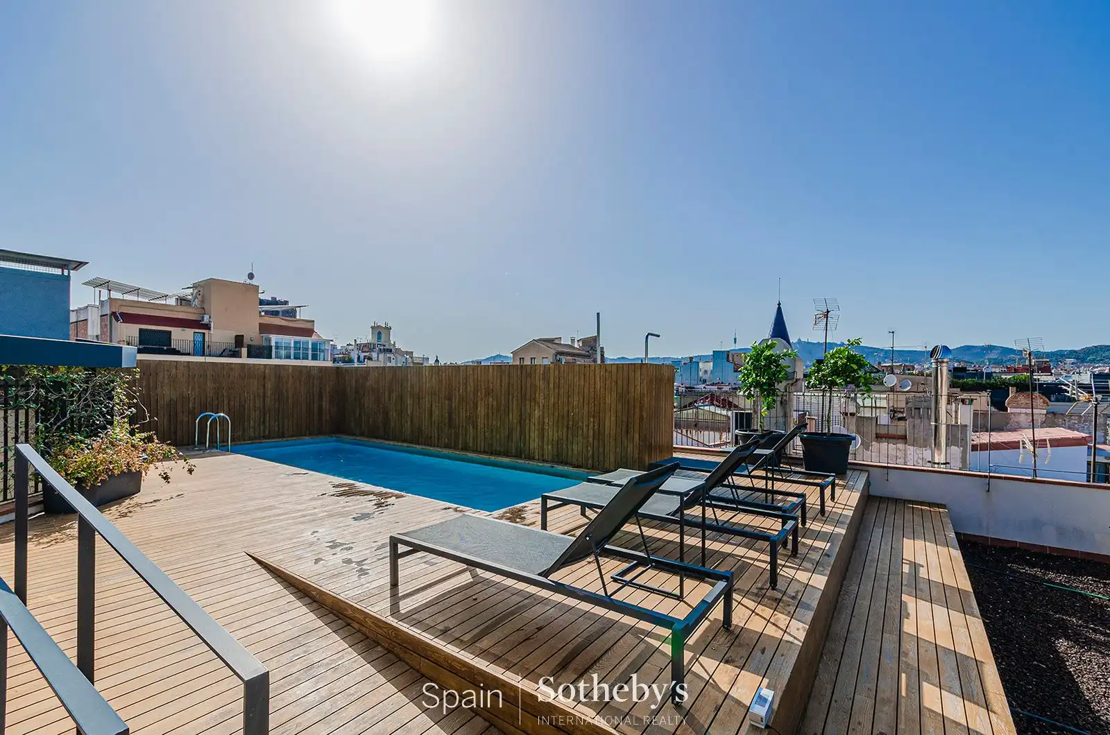 Terrasse von Wohnungen zum Verkauf in Barcelona mit Klimaanlage, Heizung und Abstellraum