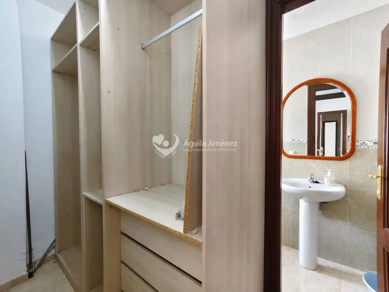Bathroom of Flat for sale in Alcalá de Guadaira  with Air Conditioner, Heating and Storage room