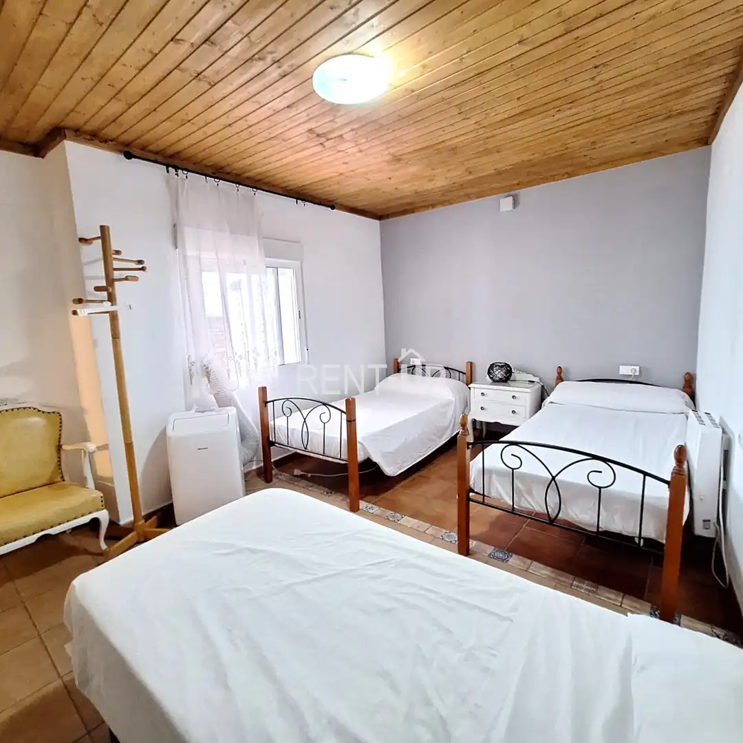 Dormitori de Casa o xalet en venda en Rotglà i Corbera amb Terrassa, Moblat i Balcó