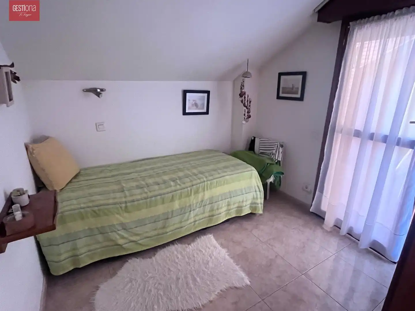 Schlafzimmer von Dachboden zum Verkauf in Noja mit Heizung, Terrasse und Möbliert