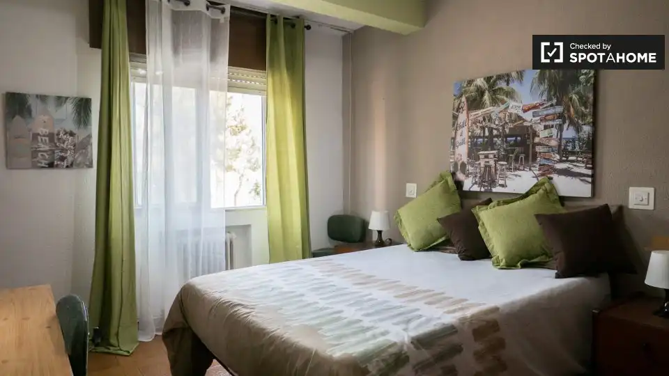 Habitació a Caballería Española