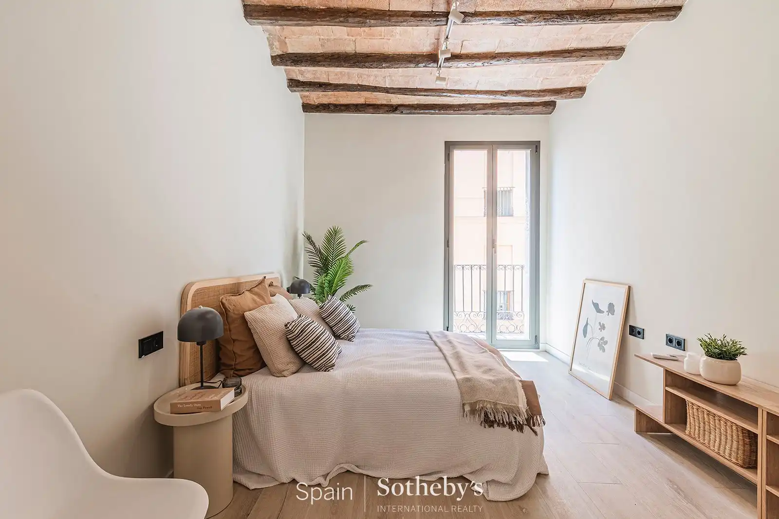 Dormitori de Apartament en venda en Barcelona amb Aire condicionat, Calefacció i Terrassa