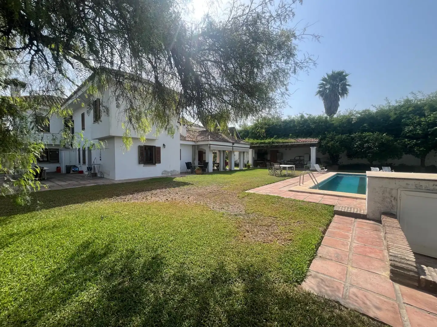 Vista exterior de Casa o xalet en venda en Mairena del Aljarafe amb Piscina comunitària