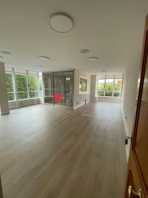 Office for rent in Santiago de Compostela   with Heating