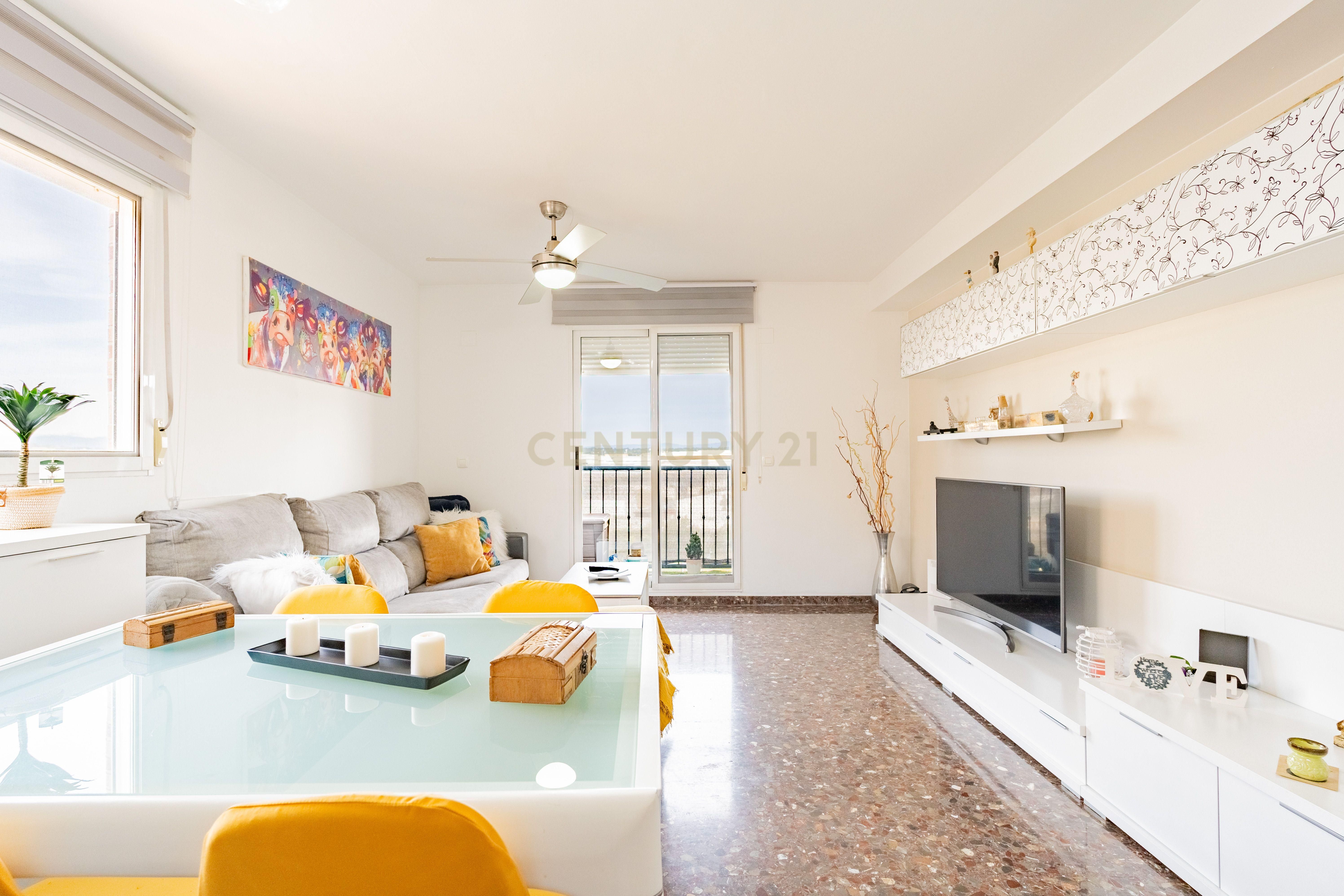 Living room of Apartment for sale in Paterna  with Air Conditioner and Balcony
