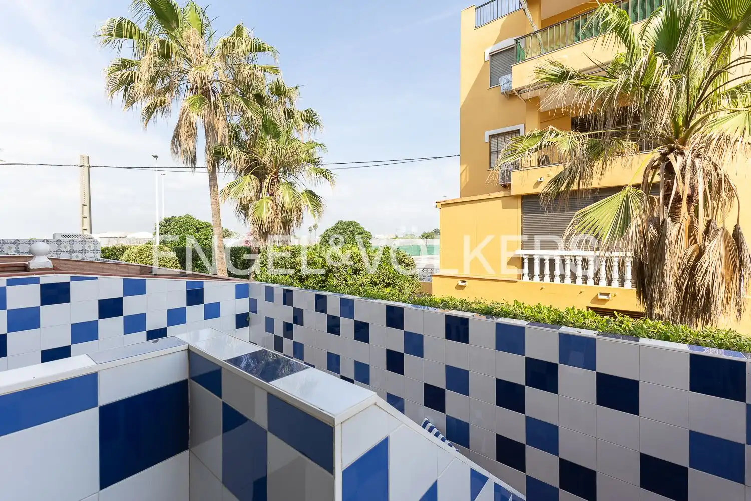 Vista exterior de Casa o xalet en venda en Sueca amb Aire condicionat, Calefacció i Jardí privat