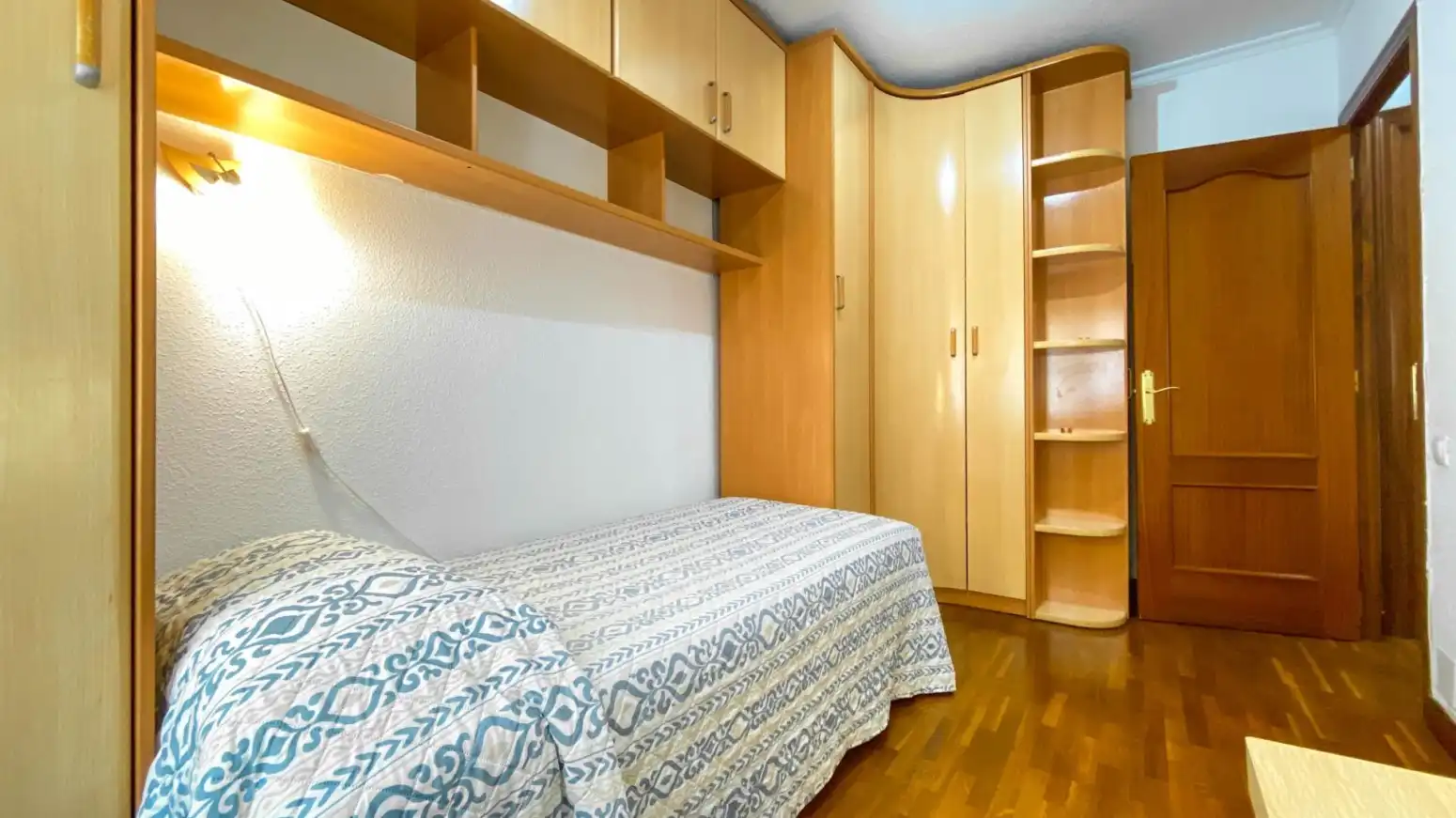 Schlafzimmer von Wohnung zur Miete in Santander mit Heizung, Parkett und Möbliert