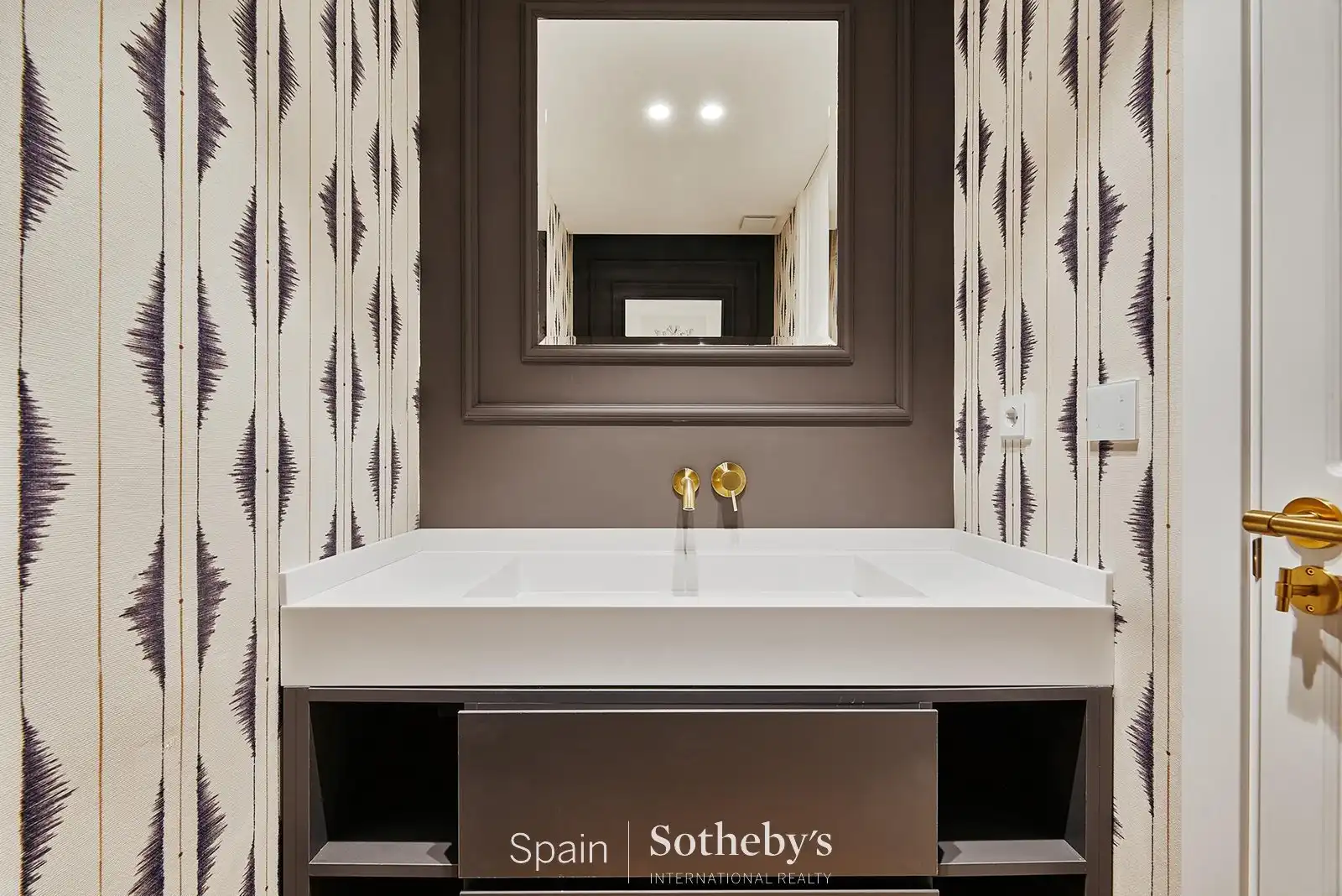 Bathroom of Apartments for sale in Madrid  with Air Conditioner, Terrace and Storage room