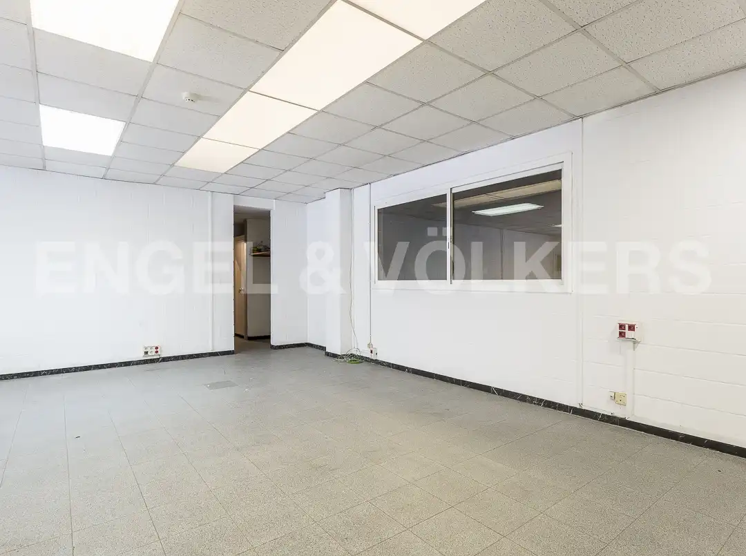 Nau industrial de lloguer en Sant Feliu de Llobregat
