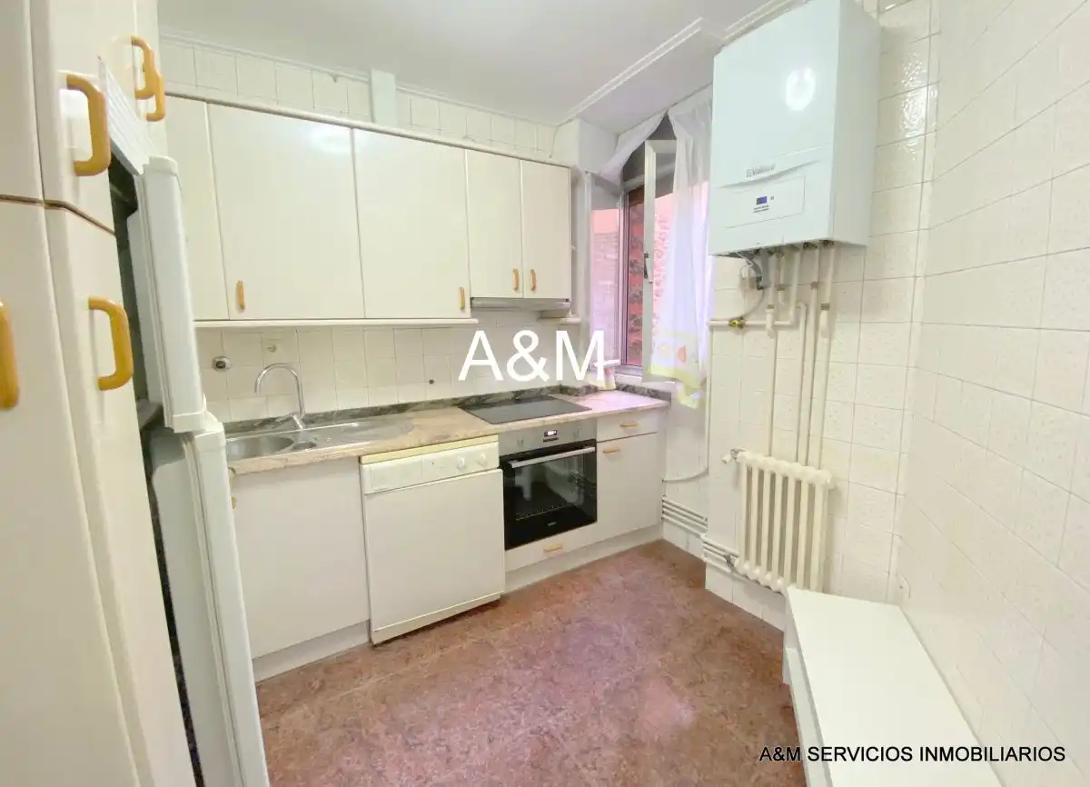 Kitchen of Flat for rent in Vitoria - Gasteiz  with Heating and Furnished