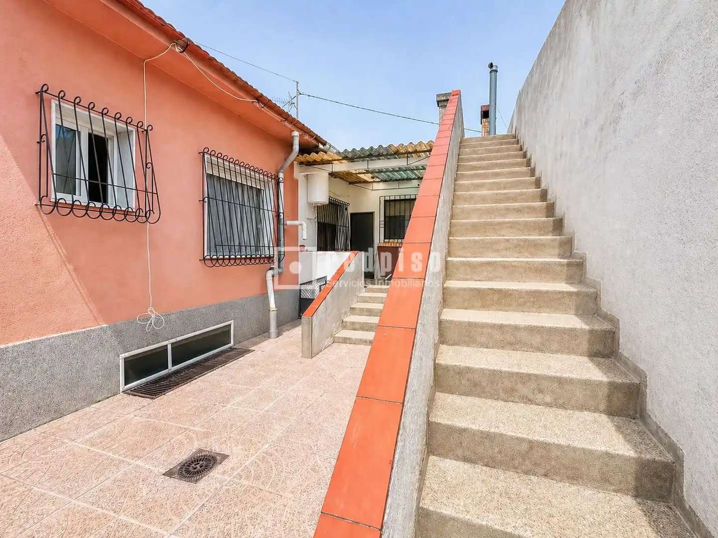 Vista exterior de Casa o xalet en venda en Murcia amb Terrassa
