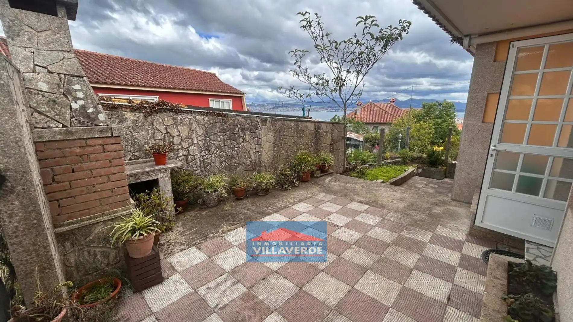 Terrassa de Casa o xalet en venda en Cangas 